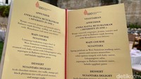 Daftar menu pada Welcoming Dinner KTT G20 terbagi dalam dua kategori yaitu untuk nonvegetarian dan vegetarian. Terdapat juga keterangan bahan-bahan di dalam menu. Foto: dok. William W Wongso