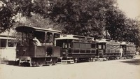 Trem uap di Batavia pada akhir abad ke-19. Foto oleh CB Nieuwenhuis dari koleksi Museum Etnologi. Dok. Indearchipel