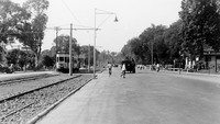 Trem di Kramat (jalur 1) setelah elektrifikasi. Dok. Indearchipel  