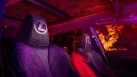 Menariknya, bantalan kemudi dan sandaran kepalanya dilapisi material yang sama dengan sol tengah sepatu Adidas 4D-FWD. Foto: Lexus Global.