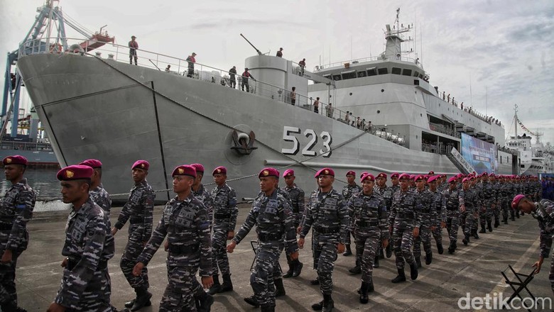 Acara pelepasan pasukan TNI AL Sail Tidore digelar di Pelabuhan JICT 2 Tanjung Priok. Tujuannya untuk mendongkrak popularitas wisata di Tidore, Maluku Utara.