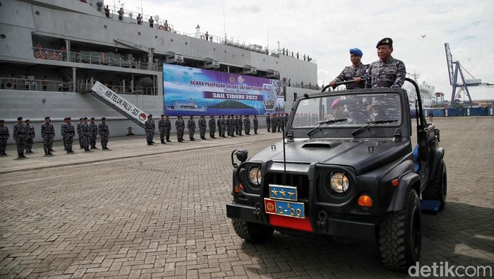 Acara pelepasan pasukan TNI AL Sail Tidore digelar di Pelabuhan JICT 2 Tanjung Priok. Tujuannya untuk mendongkrak popularitas wisata di Tidore, Maluku Utara.