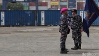 Wakil Kepala Staf Angkatan Laut Ahmadi Heri Purwono memimpin upacara pelepasan pasukan TNI AL Sail Tidore di kawasan Pelabuhan JICT 2 Tanjung Priok, Jakarta Utara, Rabu (16/11/2022).