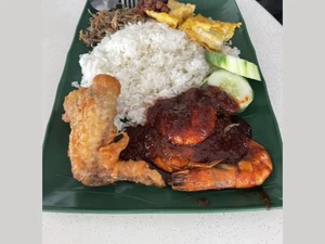 Beli Nasi Lemak Rp 57 Ribu, Netizen Ini Girang dapat Lauk Ayam dan Udang