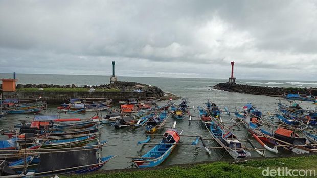 Pantai Pamayangsari di Kecamatan Cipatujah, Tasikmalaya.