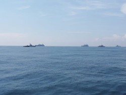 Hutabarat mengatakan, jumlah KRI yang digunakan untuk patroli keamanan berjumlah 14 unit. Tim detikBali mendapat kesempatan menaiki KRI Bima Suci. Foto: Nuranda Indrajaya/detikBali
