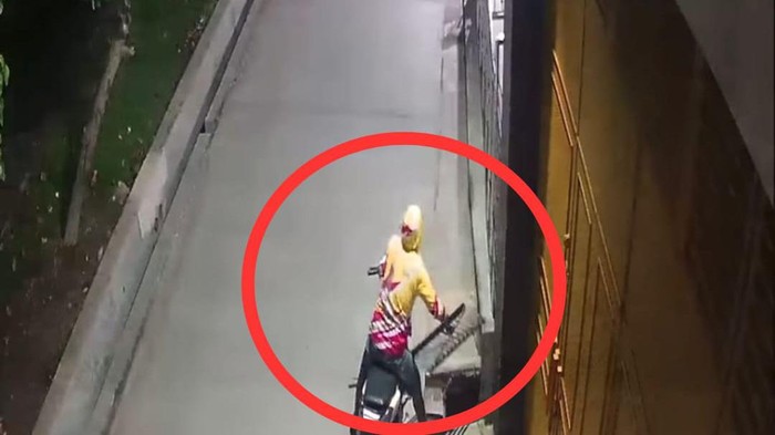 Pencurian besi penutup selokan di Growong Lor, Juwana, Pati.