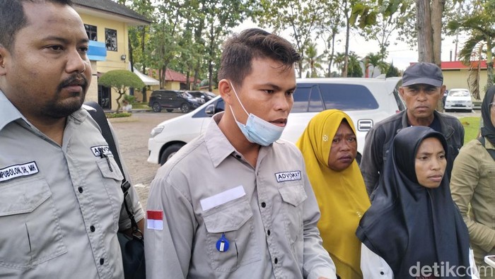 Pengacara keluarga korban yang tewas ditembak polisi di Propam Polda Sumut (Datuk Haris/detikSumut)
