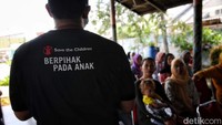 Bantuan untuk RPTRA Rorotan Indah disalurkan melalui Save the Children Indonesia.