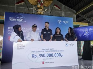 Penyerahan Bantuan untuk Revitalisasi RPTRA Rorotan Indah