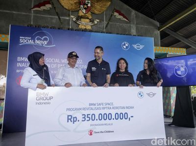 Penyerahan Bantuan untuk Revitalisasi RPTRA Rorotan Indah