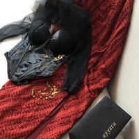 Berbekal sneak peek itu, Imelda akhirnya mendapat gambaran apa yang ingin buat. Aku pikir kita masukin unsur tradisional dengan kebaya tapi tidak terlalu etnik. Aku penginnya tetap terlihat badass ala superhero, ada unsur maskulin dan tangguh, kata Imelda yang sudah beberapa kali menangani gaya Pevita. (Foto: Dok. Pribadi)