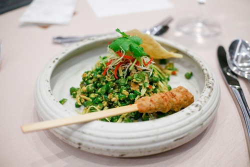 PM Kanada dan PM Inggris mencicipi lawar ayam