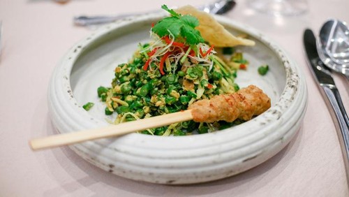 PM Kanada dan PM Inggris mencicipi lawar ayam