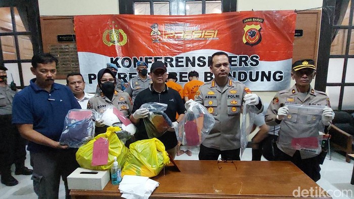 Polisi menangkap pelaku pembunuhan dua pria di Jalan Sudirman Kota Bandung.