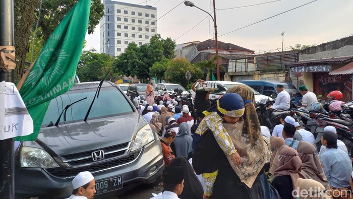 Potret kemacetan Haul Habib Ali di Solo, Rabu (16/11/2022) Potret kemacetan Haul Habib Ali di Solo, Rabu (16/11/2022)