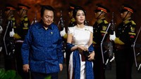 Presiden Korea Selatan Yoon Suk-yeol dan Ibu Negara Kim Keon-hee tiba untuk jamuan makan malam formal di KTT G20. Para pemimpin negara dan lembaga dunia satu per satu hadir di lokasi. Getty Images/Leon Neal