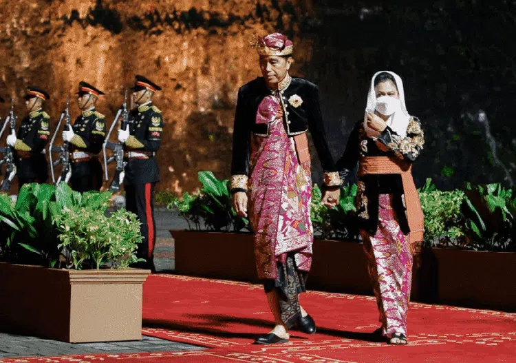 Potret Pemimpin Dunia Pakai Batik Saat Makan Malam KTT G20 Bali