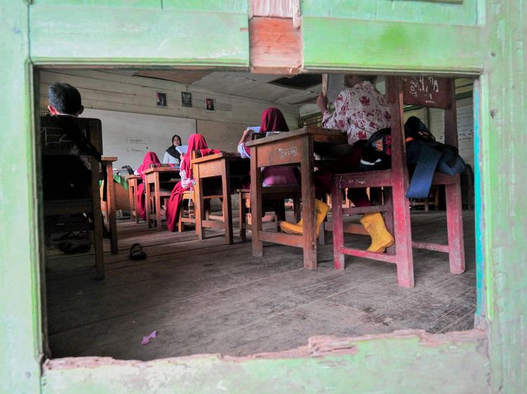 Begini Kondisi Sekolah di Jambi yang Rusak, Pintu Jebol-Kaca Pecah