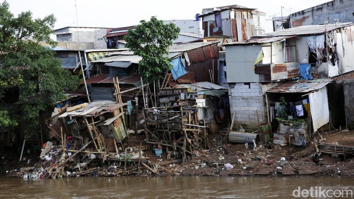 Pemprov DKI Jakarta kembali melanjutkan normalisasi Sungai Ciliwung. Begini kondisi terkini sungai yang membelah Kota Jakarta tersebut.