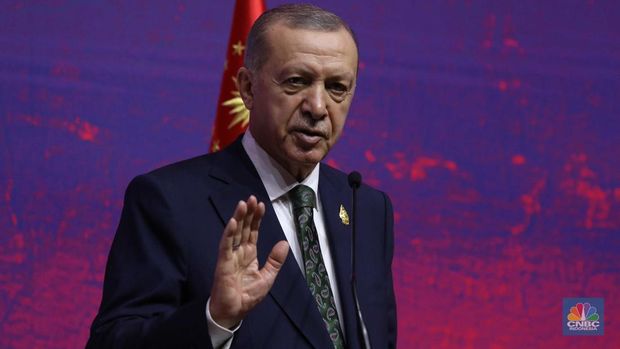 Presiden Turkey Recep Tayyip Erdogan dalam konferensi pers di BICC Nusa Dua, Bali, Rabu (16/11/2022). (CNBC Indonesia/Tri Susilo)