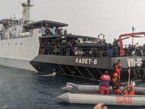 Bahan Kimia Bocor Diduga Penyebab KM Mutiara I Terbakar di Perairan Bali