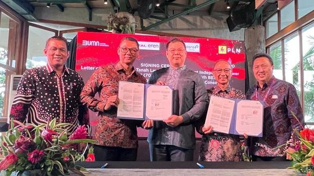 PT PLN (Persero) dan PT Adaro Energy Indonesia Tbk (ADRO) menandatangani Letter of Intent (LoI) untuk PLTB Tanah Laut di Bali, pada Selasa, 15 November 2022. Doc PT Adaro Energy Indonesia Tbk (ADRO). (Dok. Ist)