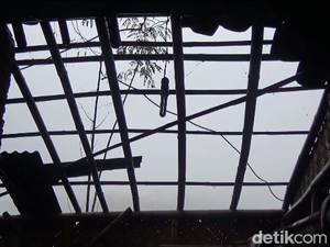 Puting Beliung Porak-porandakan 7 Rumah Warga di Lumajang