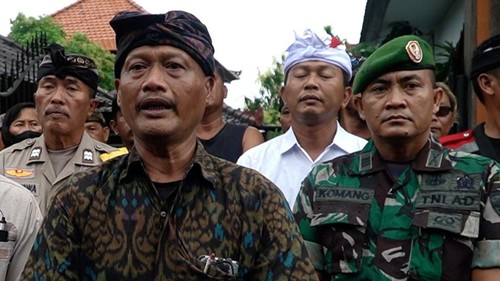 Bendesa Desa Adat Renon, I Wayan Suarta, saat konferensi pers terkait kericuhan dengan mahasiswa asal Papua, Rabu (16/11/2022).