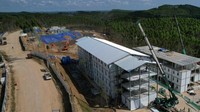 Kontraktor pelaksana pembangunan adalah PT. Wijaya Karya Gedung - PT. Adhi Karya (Persero) Tbk. KSO.