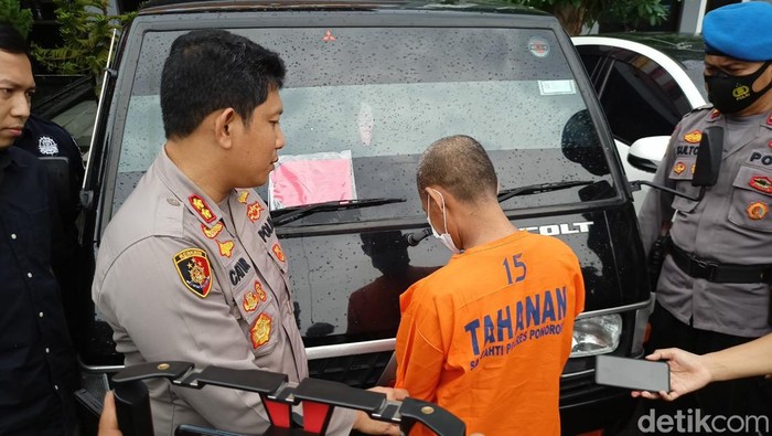 Salah satu komplotan pencuri pikap yang diamankan di Polres Ponorogo