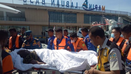 Seorang wisatawan asal Papua, Pilemon Tabuni (46) mendadak lemas hingga pingsan saat trekking di Pulau Padar, Rabu (16/11/2022).