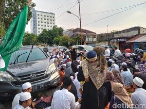 Jemaah Haul Habib Ali Membludak Pagi Ini, Simpang Gemblegan Solo Ditutup