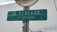 Area tembok beteng Keraton Jogja yang dipugar itu berada di Jalan Kenekan tepatnya di sisi utara Jalan Wijilan yang menjadi sentra gudeg. Foto: Anggah/detikJateng