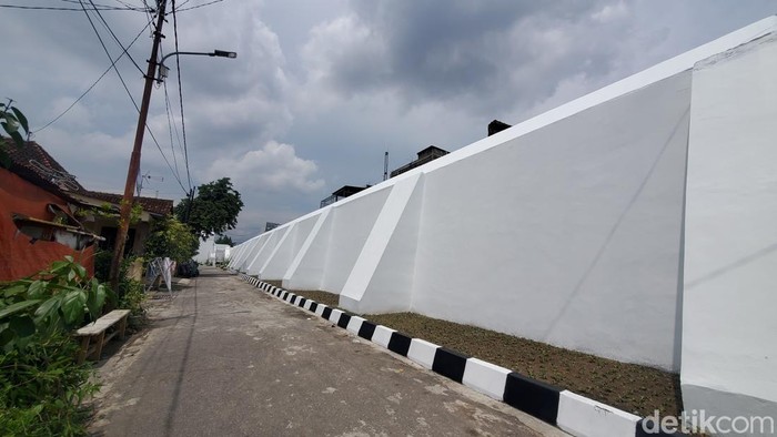 Tembok Jeron Beteng Wetan Keraton Jogja di Wijilan. Tembok yang dipugar ini tepatnya berada di Jalan Kenekan, dekat Plengkung Wijilan Jogja, Selasa (16/11/2022).