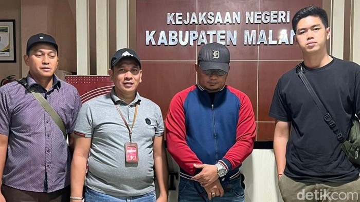 Tersangka korupsi pembangunan RSUD Bangkinang, Kampar, Riau ditangkap di Malang, Jawa Timur.