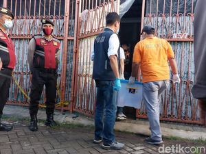 Cara Keluarga Kalideres Jual Perabotan: Barang Diletakkan di Luar Rumah