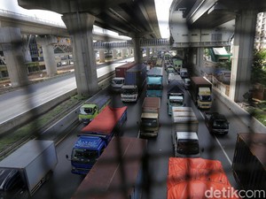 Jasa Marga Berlakukan Contra Flow di Tol Jakarta Arah Cikampek Km 47-61