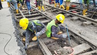 Secara rinci komponen rel trem yang ditemukan terdiri dari batang rel, lempengan penyambung batang rel, bantalan rel yang terbuat dari kayu dan baja, baut dan sekrup, serta penambat rel dan batuan ballast.