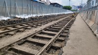 Lokasi persisnya temuan ini didapatkan di Jalan Hayam Wuruk Raya. Bahkan temuan trem ini pun bisa dilihat langsung dari Jembatan Penyeberangan Orang (JPO) di Halte Transjakarta Harmoni.