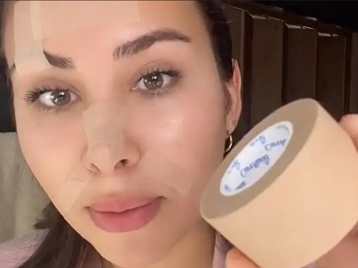 Trik Kecantikan Lakban Wajah Trik Kecantikan Lakban Wajah