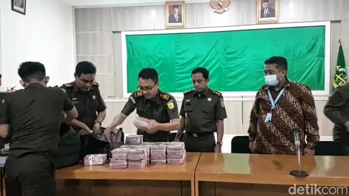 Tumpukan uang di Kejari Sukabumi