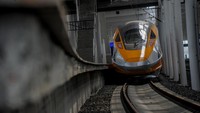 Untuk diketahui, uji dinamis Kereta Cepat Jakarta-Bandung tidak dilakukan di seluruh jalur sepanjang 142 km. Pengujian hanya dilakukan sepanjang 14 km dari Stasiun Tegalluar menuju Casting Yard 4 di daerah Kopo, Bandung.
