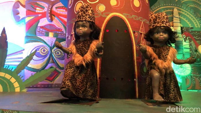 Istana boneka merupakan salah satu wahana yang ada di Dunia Fantasi, Ancol. Banyak netizen beranggapan bahwa boneka yang ada di wahana ini seperti ada arwahnya.
