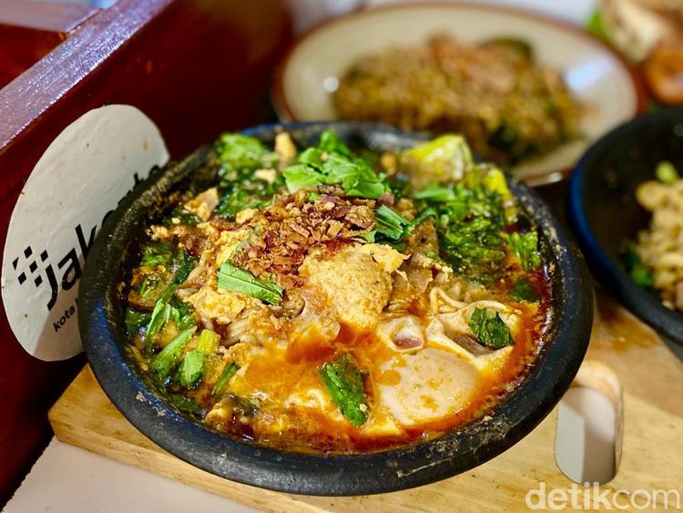 Endeus! Ada Indomie Hotplate Mengepul di Warkop Galunggung Mang Ade