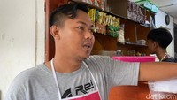 Saya buka cabang di Bangka awalnya dari mintain nomor telepon pembeli. Pas saya list kok Bangka banyak banget, yaudah akhirnya saya cari tempat dan buka di Bangka. Saya pada prinsipnya, kalo orang itu kan bikin warung nunggu pembeli, nah kalo saya ditunggu pembeli, kata Ade kepada detikcom (15/11). Foto: detikcom