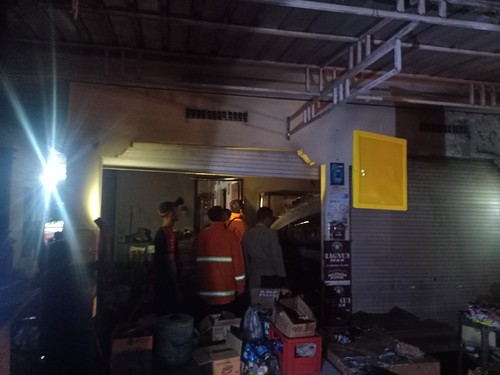 Warung milik warga bernama Ni Wayan Kari (64) di Lingkungan Sangkaragung, Kelurahan Sangkaragung, Kecamatan Jembrana, Kabupaten Jembrana, Bali, ludes terbakar, Rabu (16/11/2022) dini hari.