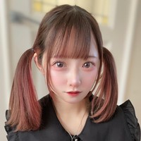 Tak sedikit wanita yang menampilkan transformasi wajah mereka setelah melakukan operasi plastik di media sosial. Tapi perubahan seorang selebgram Jepang jadi kontroversi karena dikatakan dimulai sejak SD. Foto: TikTok/Twitter Zirazyo