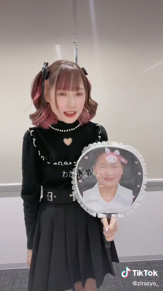 Meski perubahan penampilannya jadi kontroversi, Zizrayo mengaku tidak menyesal dengan keputusannya. Ia pun sengaja ingin menampilkan pesonanya di media sosial untuk memperlihatkan bahwa perubahan tidak natural juga bisa jadi cute.Foto: TikTok/Twitter Zirazyo