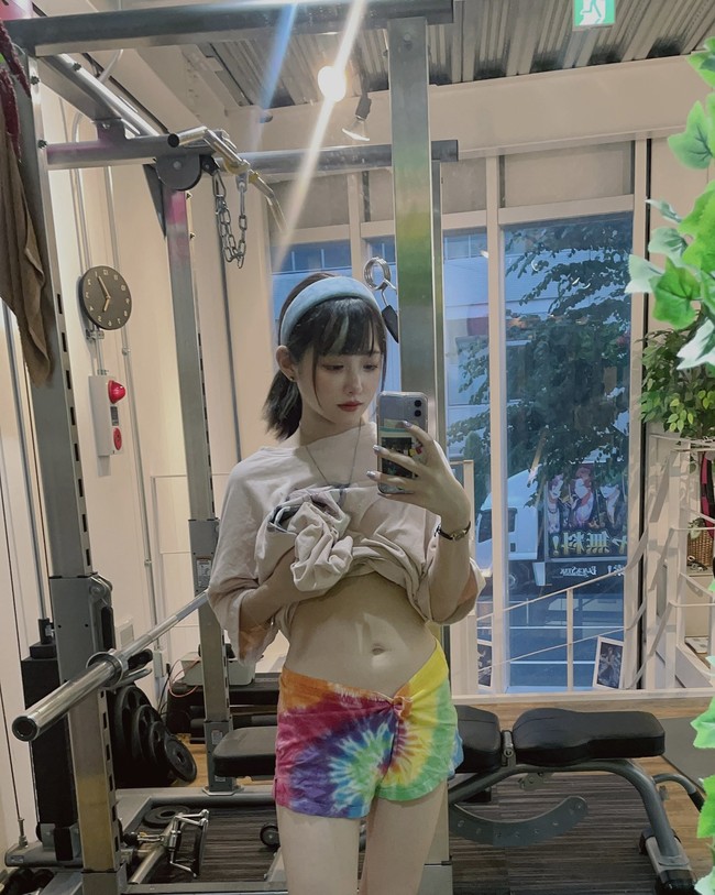 Namun Zizrayo tidak menyarankan orang lain ikut operasi plastik demi kesehatan mental mereka. Menurutnya, pengaruh media sosial bisa membuat seseorang depresi. Ia pun mengakui prosedur tersebut punya sisi gelap dan bisa membuat kecanduan. Foto: TikTok/Twitter Zirazyo